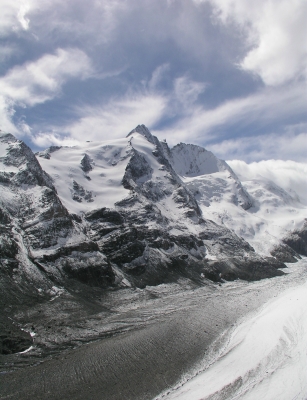 Großglockner (3798 m ) und Pasterze im Neuschnee